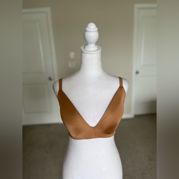 NWT SKIMS Reseller 3 Pack Bra Bundle. 40D, 34DDD and 30B. - Picture 7 of 16